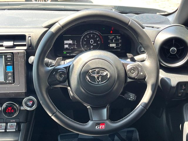 �y�����v�����X�e�A�����O�z�㎿�Ȋv���g�p���邱�ƂŁA��ɂ����������݂ƂĂ��^�]���₷���n���h���ł���