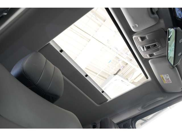 �T�����[�t�Ŏԓ���Ԃ��J���I�ɂ��Ă���܂��B