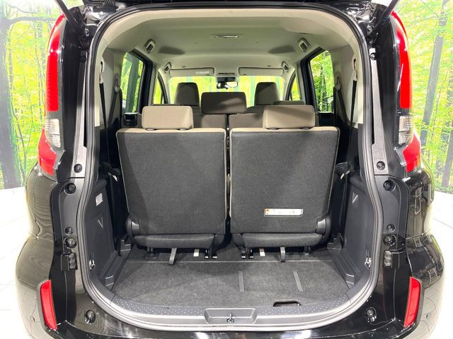 ���i�̂���������ʋ΁A���}���ɏ\���ȉ׎��X�y�[�X���m�ۂ��Ă���܂��B�Z�J���h�V�[�g��|���ƁA�傫�ȉו��̐ύڂ��\�ł���