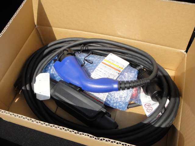 ★充電ケーブル完備です!