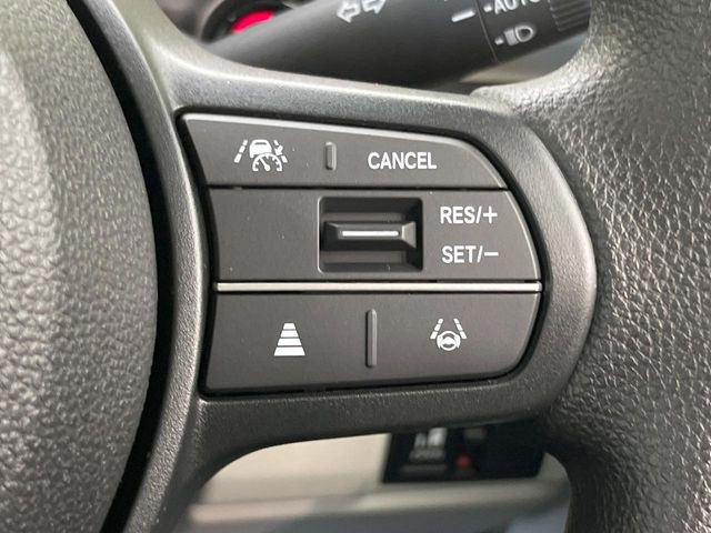 【アダプティブクルーズコントロール】高速道路での長距離走行が楽に!!自動で速度を保つクルーズコントロールが、衝突軽減システムと連携し、前方の車両を感知して車間を保つように速度調節してくれます!!