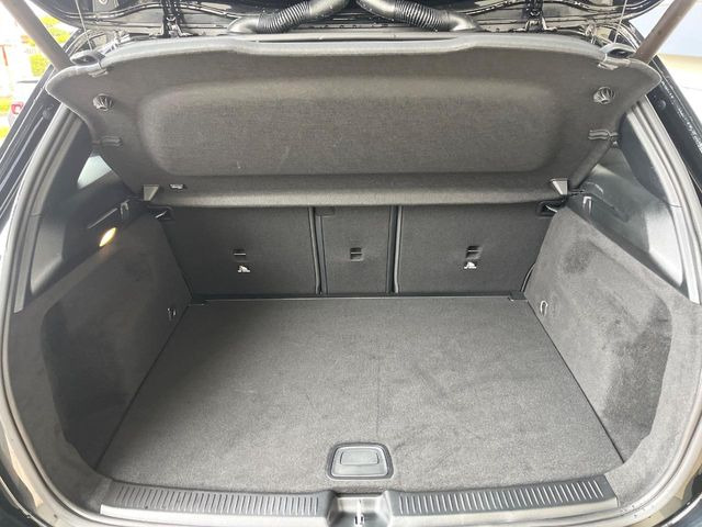 ●トランクルーム:趣味が広がる収容スペース!これだけの広さがあればお買い物やレジャーなどにも最適です!使用感も少なくきれいな状態を維持しております。