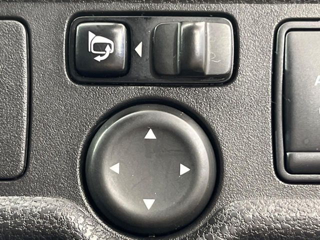 �y�d���i�[�~���[�z�T�C�h�~���[�͓d���i�[���ƂȂ��Ă���A�������ԏ�ł��L�Y�������X�N��}�����܂��B