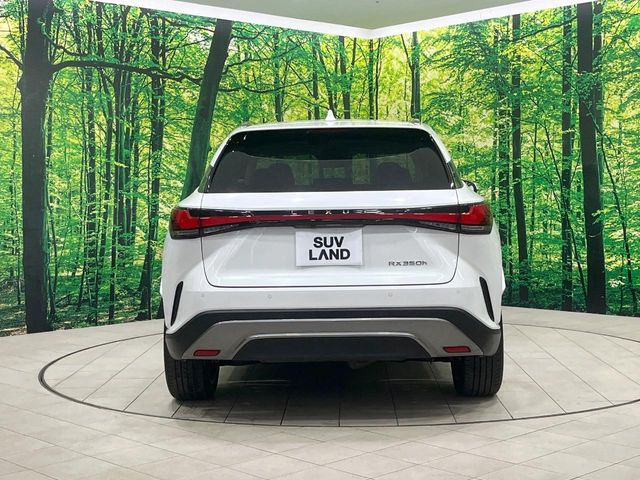 安心の最長10年・走行無制限保証(有償)をご用意。保証内容も充実はもちろん、無料点検&オイル交換や、年中無休の全国・24時間ロードサービスも付帯されておりますのでご安心下さい。