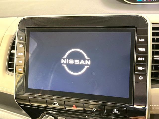 【純正10型ナビ】人気の純正ナビを装備。オーディオ機能も充実しており、Bluetooth接続すればお持ちのスマホやMP3プレイヤーの音楽を再生可能!毎日の運転がさらに楽しくなります!!