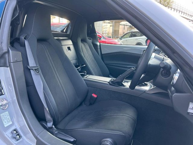 運転席シート廻りは使用感も少なく、良好な状態となっています。丁寧に使われていたことがよくわかりますね。