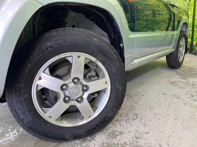 【純正15インチアルミホイール】外観にマッチした純正アルミホイールを装着しております。各種社外アルミホイールや、スタッドレスタイヤも取扱いしております。是非ご相談ください♪