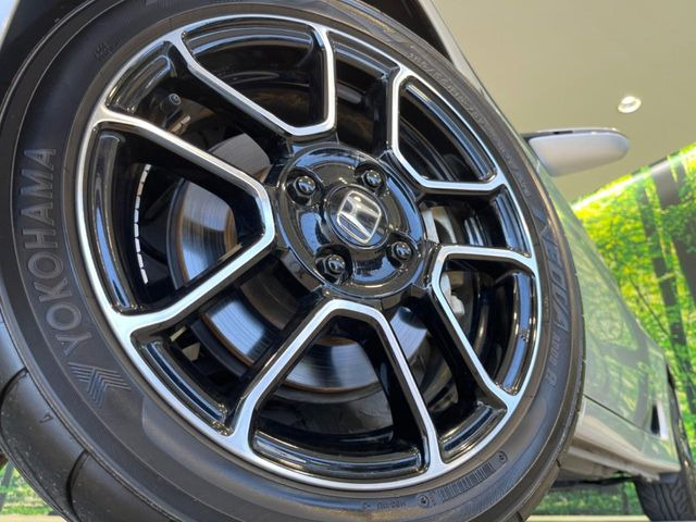 �y����15�C���`�A���~�z�C�[���z�O�ςɃ}�b�`���������A���~�z�C�[���𑕒����Ă���܂��B�e��ЊO�A���~�z�C�[����A�X�^�b�h���X�^�C�����戵�����Ă���܂��B���񂲑��k����������