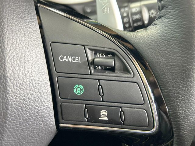 【レーダークルーズコントロール】高速道路での長距離走行が楽に!!自動で速度を保つクルーズコントロールが、衝突軽減システムと連携し、前方の車両を感知して車間を保つように速度調節してくれます!!