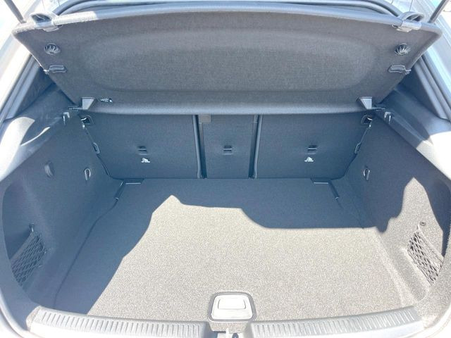 ●トランクルーム:趣味が広がる収容スペース!これだけの広さがあればお買い物やレジャーなどにも最適です!使用感も少なくきれいな状態を維持しております。