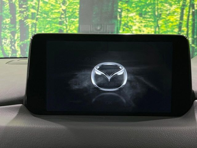 �y8�C���`�}�c�_�R�l�N�g�z�ԓ��̕��͋C�Ƀ}�b�`������^�̃f�B�X�v���C�B�X�}�z�ڑ��ł̃i�r�g�p��Bluetooth�Đ����A�l�X�ȋ@�\���y���߂܂��B�����I�ȃ_�C�������삪�\�ŁA�g��������ǍD�ł��B