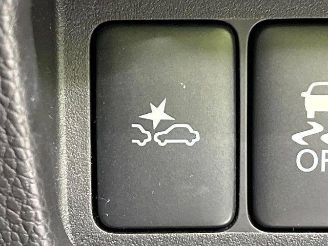 �y�G�}�[�W�F���V�[�u���[�L�z�t�����g�J�����őO���̎ԗ�����s�҂����m�B�Փ˂������Ȏ��͏Փ˔�Q�y���u���[�L���쓮�A�Փˉ�����T�|�[�g�B�����S�Ƀh���C�u�����y���݂��������܂��B