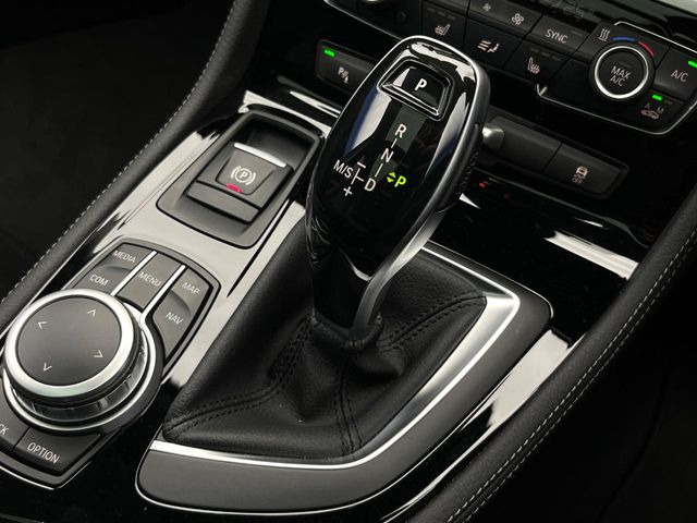 ●MTモード付きAT:通常は自動でおこなわれる変速(ギアチェンジ)をドライバーの操作によって意図的に変えられるシステムです。より一層普段のドライブをお楽しみいただけます!