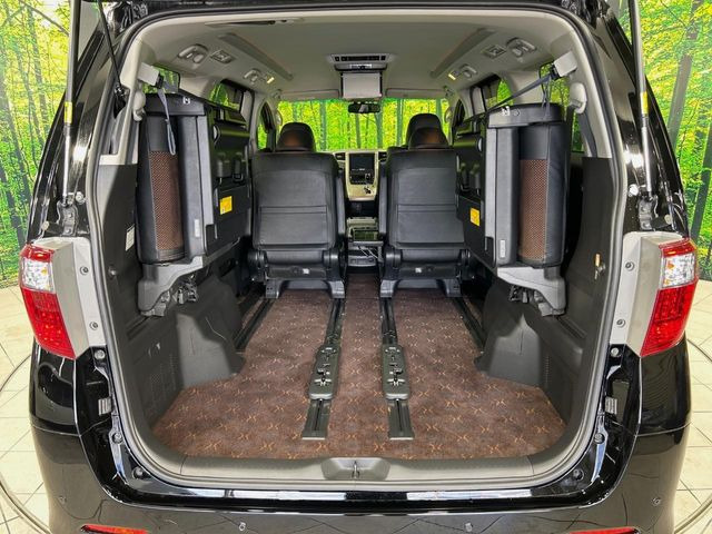 ���i�̂���������ʋ΁A���}���ɏ\���ȉ׎��X�y�[�X���m�ۂ��Ă���܂��B�Z�J���h�V�[�g��|���ƁA�傫�ȉו��̐ύڂ��\�ł���