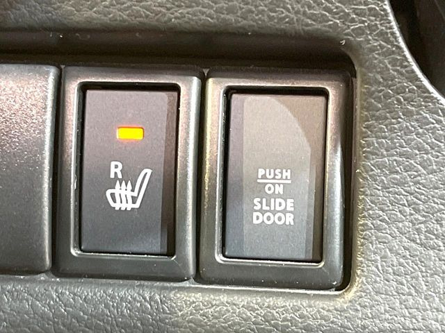 【シートヒーター】寒い日に重宝するシートヒーター!エアコンより早く温まってくれるので寒がりの人も安心ですね♪エアコンの温風は乾燥するから苦手、という方にもをおすすめです。