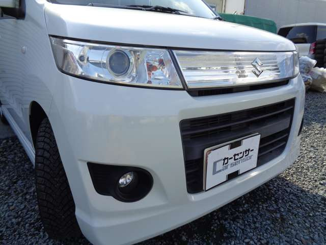 中古車に多いヘッドライトのクスミもありません。当店ではヘッドライトの磨きの施工しています。お乗りのお車でも施工出来ますのでご相談下さいませ。