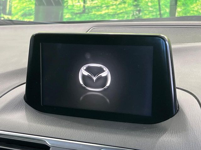 �y�}�c�_�R�l�N�g�z�ԓ��̕��͋C�Ƀ}�b�`������^�̃f�B�X�v���C�B�X�}�z�ڑ��ł̃i�r�g�p��Bluetooth�Đ����A�l�X�ȋ@�\���y���߂܂��B�����I�ȃ_�C�������삪�\�ŁA�g��������ǍD�ł��B