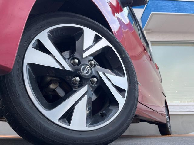 �y����15�C���`�A���~�z�C�[���z�O�ςɃ}�b�`���������A���~�z�C�[���𑕒����Ă���܂��B�e��ЊO�A���~�z�C�[����A�X�^�b�h���X�^�C�����戵�����Ă���܂��B���񂲑��k����������