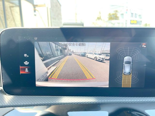 ●ガイドライン付きバックカメラ:不安な駐車もこれで安心!ガイドライン付きなので狭い箇所での駐車もラクラクです!