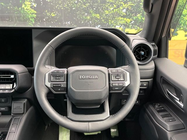 �y�����v�����X�e�A�����O�z�㎿�Ȋv���g�p���邱�ƂŁA��ɂ����������݂ƂĂ��^�]���₷���n���h���ł���