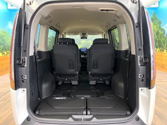 ���i�̂���������ʋ΁A���}���ɏ\���ȉ׎��X�y�[�X���m�ۂ��Ă���܂��B�Z�J���h�V�[�g��|���ƁA�傫�ȉו��̐ύڂ��\�ł���