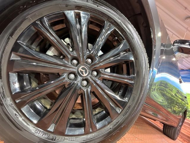 【純正19インチアルミホイール】外観にマッチした純正アルミホイールを装着しております。各種社外アルミホイールや、スタッドレスタイヤも取扱いしております。是非ご相談ください♪
