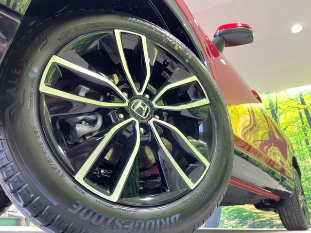 �y����18�C���`�A���~�z�C�[���z�O�ςɃ}�b�`���������A���~�z�C�[���𑕒����Ă���܂��B�e��ЊO�A���~�z�C�[����A�X�^�b�h���X�^�C�����戵�����Ă���܂��B���񂲑��k����������