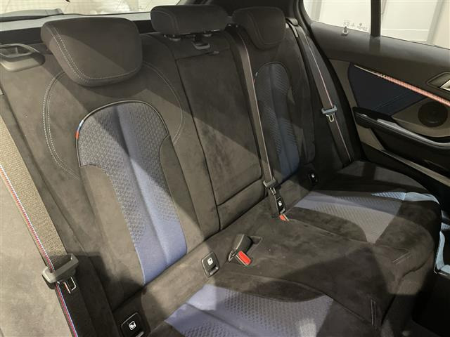 1シリーズM135i xドライブ 4WD
