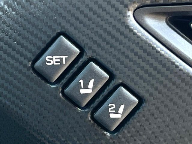 【メモリー機能付きパワーシート】ドライバーごとに設定したシート位置を記憶して、ボタン一つで切り替えできる便利な機能!運転する方が複数名いらっしゃるご家庭におすすめです♪