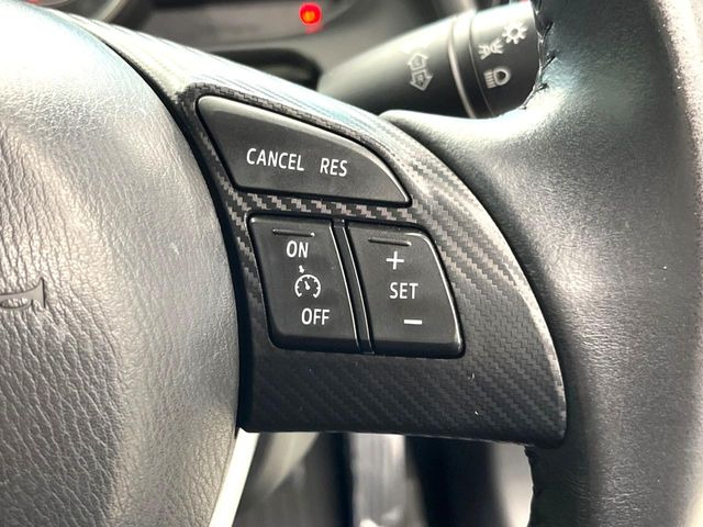 【クルーズコントロール】高速道路もラクラク走行。アクセルを離しても一定速度で走行ができ、長距離運転時の負担を軽減!加速・減速も簡単なスイッチ操作で調整できます。