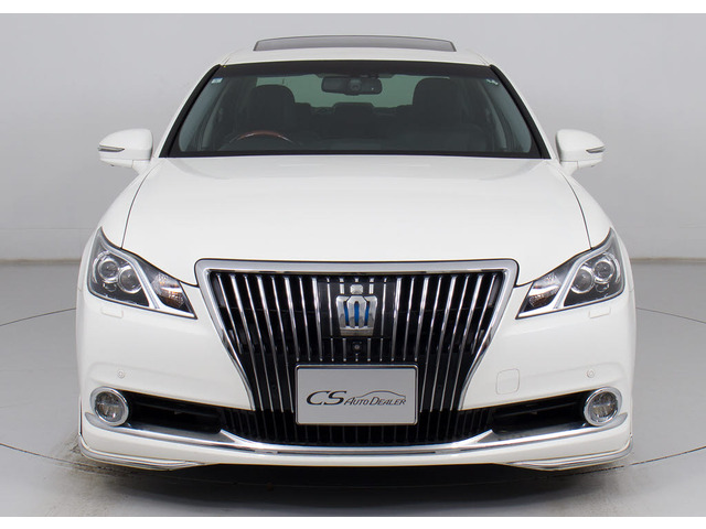 禁煙車です!室内は嫌なニオイも無く、すごく綺麗な状態です!禁煙車・・特にセダンタイプのお車では少ないですよね!!タバコのニオイが苦手なお客様必見です!快適にご乗車頂けます!!