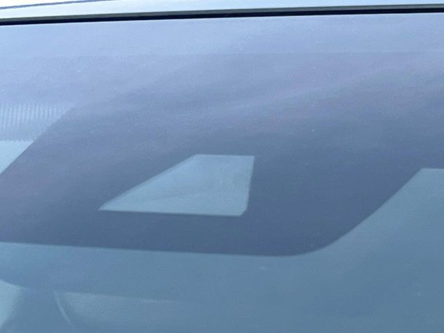 【トヨタセーフティセンス】走行中に前方の車両等を認識し、衝突しそうな時は警報とブレーキで衝突回避と被害軽減をアシスト。より安全にドライブをお楽しみいただけます。