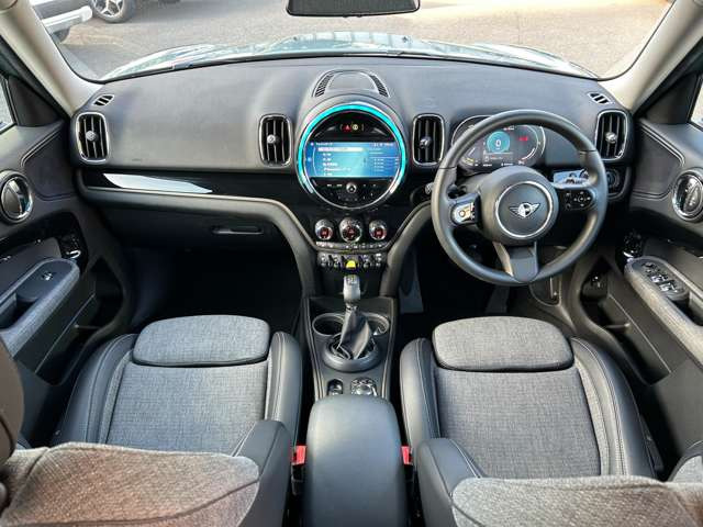 ミニクロスオーバークーパー S E オール4 プレミアム プラスパッケージ 4WD