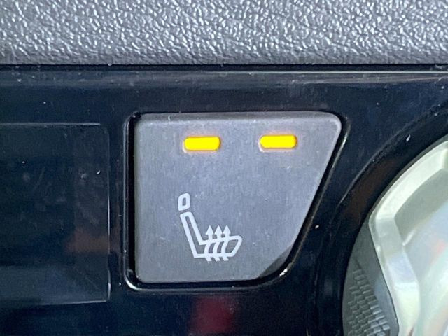 【シートヒーター】寒い日に重宝するシートヒーター!エアコンより早く温まってくれるので寒がりの人も安心ですね♪エアコンの温風は乾燥するから苦手、という方にもをおすすめです。