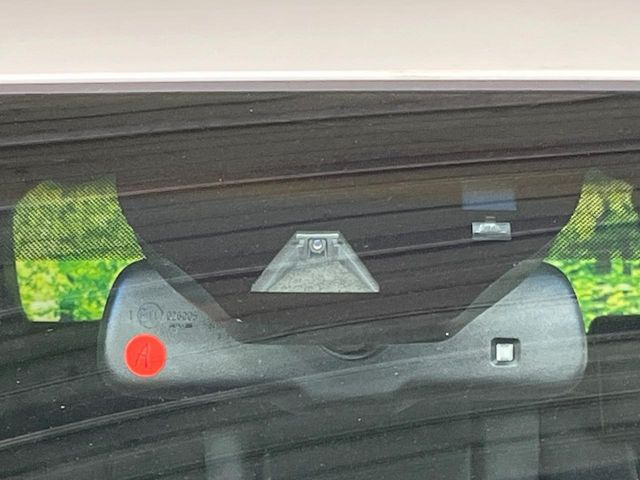 �y�g���^�Z�[�t�e�B�Z���X�z���s���ɑO���̎ԗ�����F�����A�Փ˂������Ȏ��͌x��ƃu���[�L�ŏՓˉ���Ɣ�Q�y�����A�V�X�g�B�����S�Ƀh���C�u�����y���݂��������܂��B