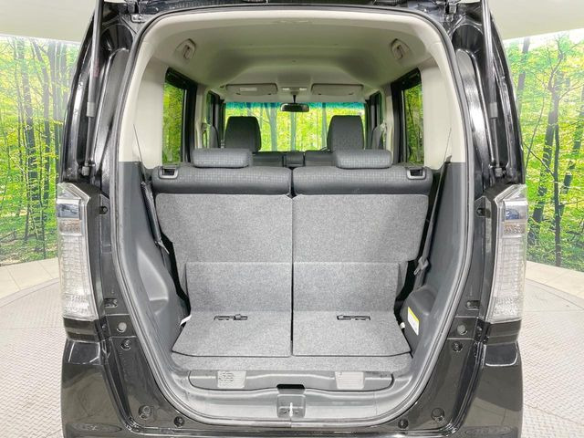 ���i�̂���������ʋ΁A���}���ɏ\���ȉ׎��X�y�[�X���m�ۂ��Ă���܂��B�Z�J���h�V�[�g��|���ƁA�傫�ȉו��̐ύڂ��\�ł���