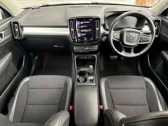 XC40T4 AWD モメンタム 4WD