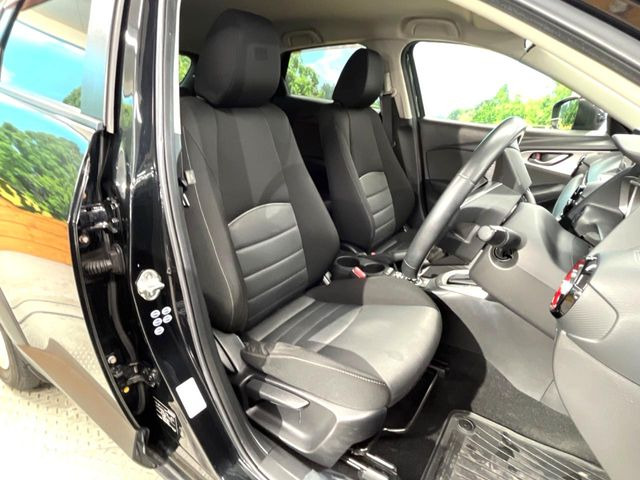 運転席シート廻りは使用感も少なく、良好な状態となっています。丁寧に使われていたことがよくわかりますね。