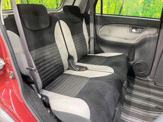 後部座席も気になるようなキズ・汚れやへたり等、大きなダメージはなく、良好な状態です。