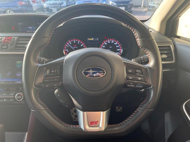 �y�����v�����X�e�A�����O�z�㎿�Ȋv���g�p���邱�ƂŁA��ɂ����������݂ƂĂ��^�]���₷���n���h���ł���