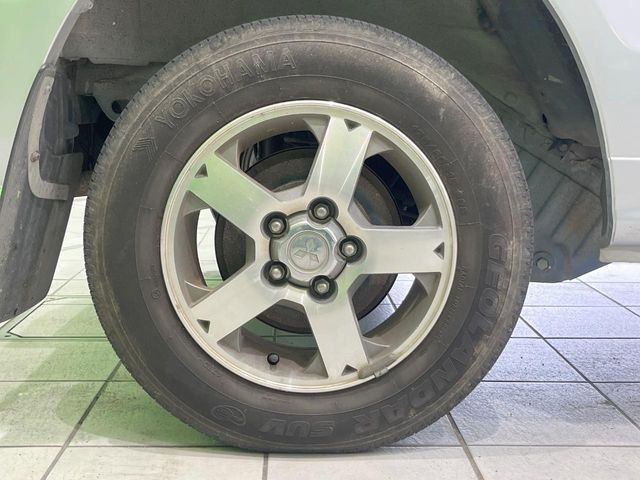 【純正15インチアルミホイール】外観にマッチした純正アルミホイールを装着しております。各種社外アルミホイールや、スタッドレスタイヤも取扱いしております。是非ご相談ください♪