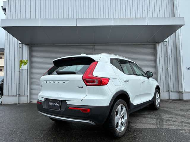 XC40T4 AWD モメンタム 4WD