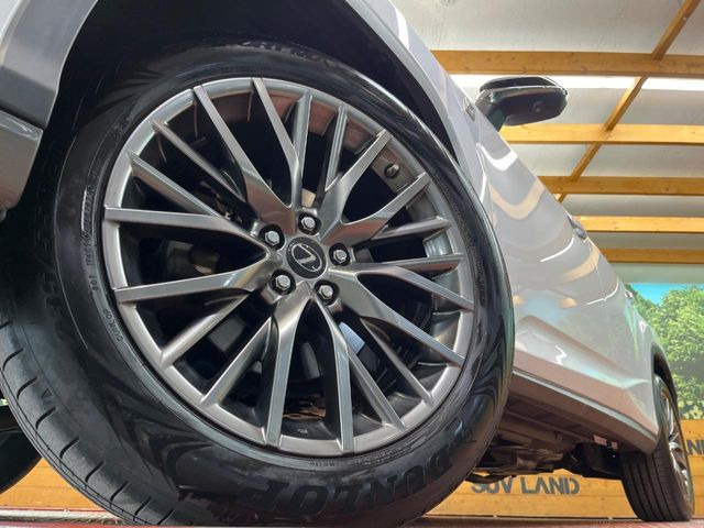 �y����20�C���`�A���~�z�C�[���z�O�ςɃ}�b�`���������A���~�z�C�[���𑕒����Ă���܂��B�e��ЊO�A���~�z�C�[����A�X�^�b�h���X�^�C�����戵�����Ă���܂��B���񂲑��k����������