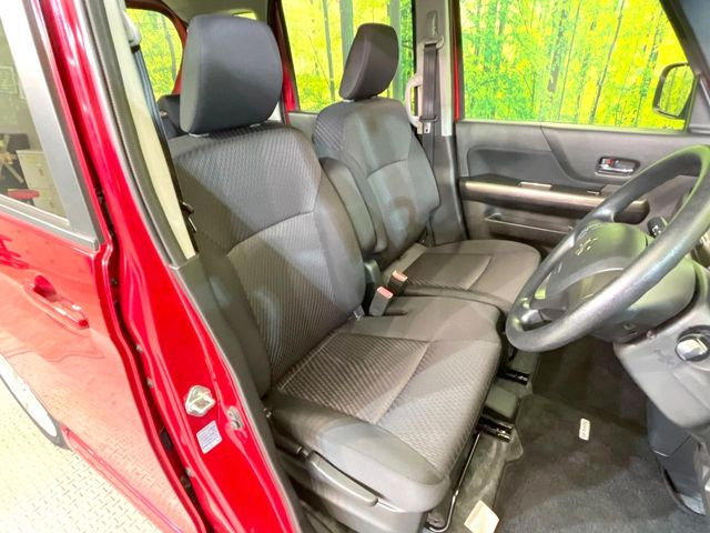 運転席シート廻りは使用感も少なく、良好な状態となっています。丁寧に使われていたことがよくわかりますね。