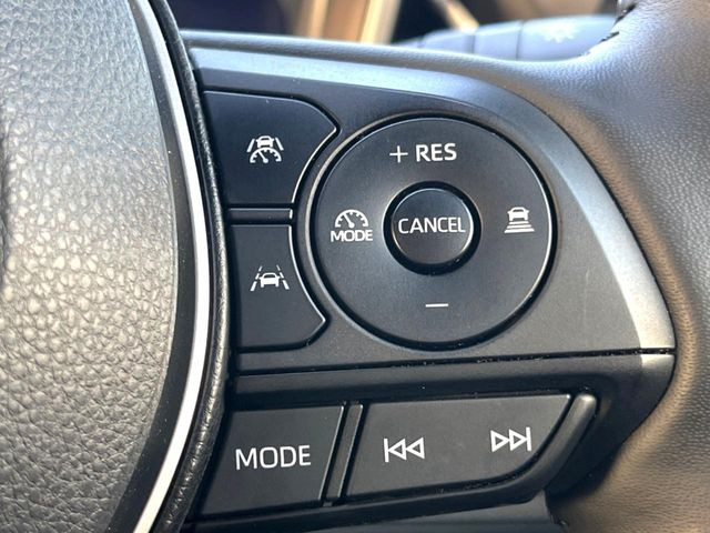 【プリクラッシュセーフティ】前方の車両等を検知し、衝突しそうな時は警報で注意を促し、ブレーキを踏む力をサポート。ブレーキを踏めなかった場合は衝突被害軽減ブレーキが作動、衝突回避をサポートします。