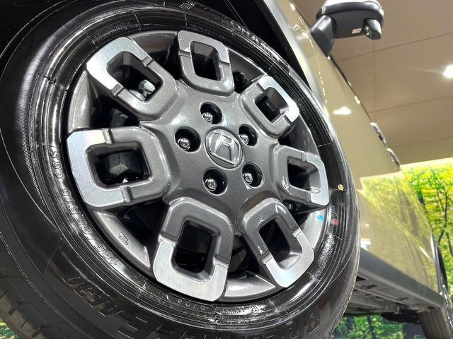 �y����15�C���`�A���~�z�C�[���z�O�ςɃ}�b�`���������A���~�z�C�[���𑕒����Ă���܂��B�e��ЊO�A���~�z�C�[����A�X�^�b�h���X�^�C�����戵�����Ă���܂��B���񂲑��k����������