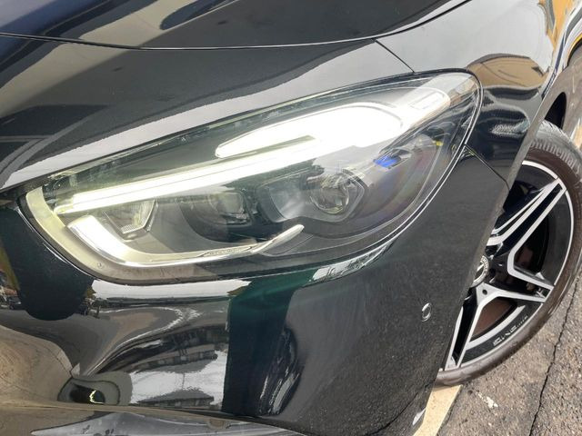 ●LEDヘッドライト:高寿命LEDヘッドライトで、安全運転を支える良好な視界を!