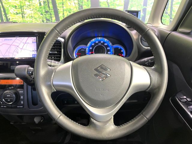 �y�����v�����X�e�A�����O�z�㎿�Ȋv���g�p���邱�ƂŁA��ɂ����������݂ƂĂ��^�]���₷���n���h���ł���