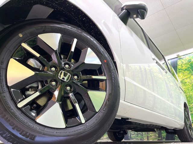 【アルミホイール】外観にマッチしたアルミホイールを装着しております。各種アルミホイールや、スタッドレスタイヤも取扱いしております。是非ご相談ください♪