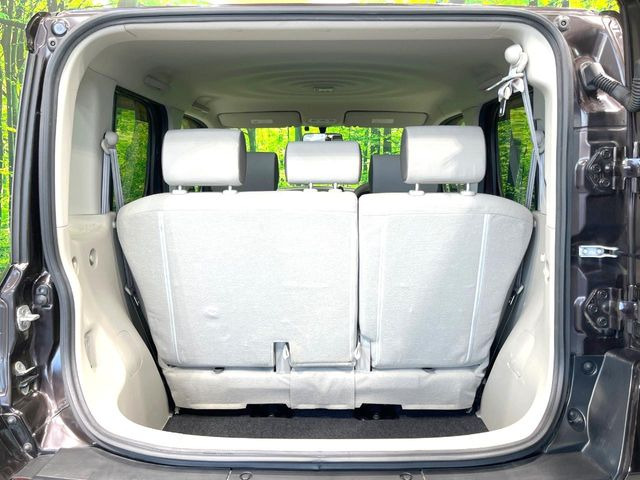 ���i�̂���������ʋ΁A���}���ɏ\���ȉ׎��X�y�[�X���m�ۂ��Ă���܂��B�Z�J���h�V�[�g��|���ƁA�傫�ȉו��̐ύڂ��\�ł���